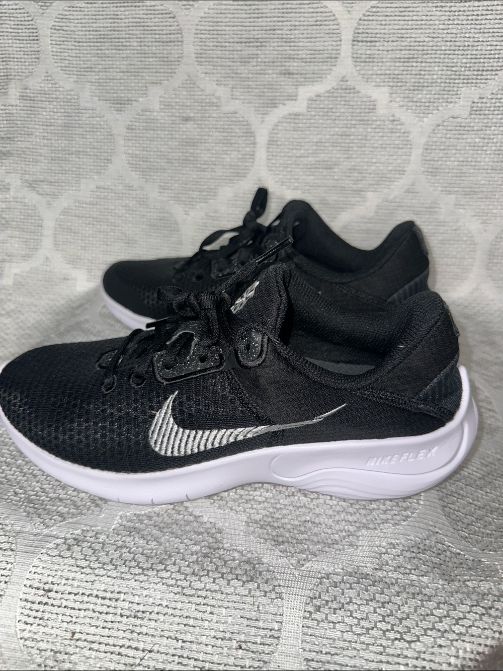 Nike Flex Experience Run 11 Black White Silver Running Shoes Women's Size 7.5 - Picture 5 of 8
